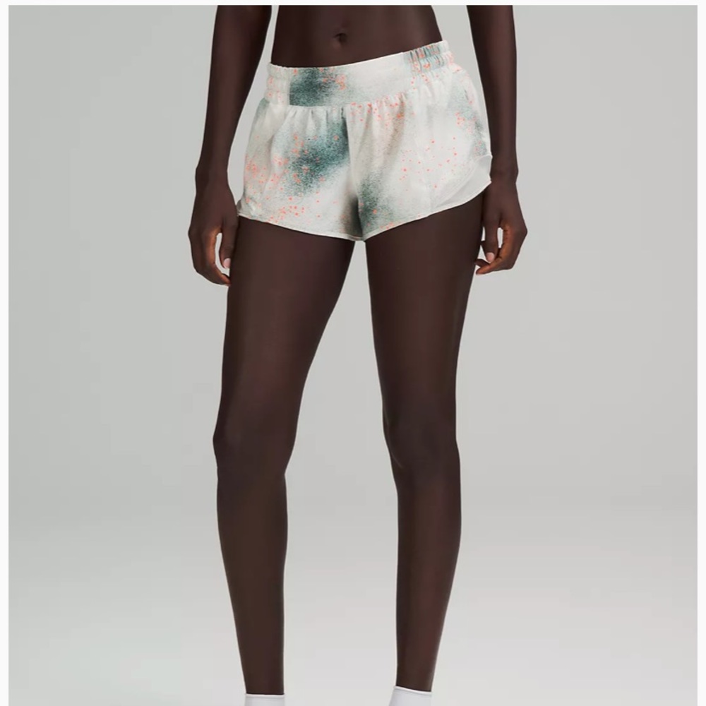 Lululemon Hotty Hot short low rise 2.5” reflective size 6